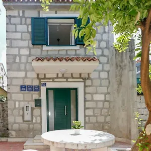apartments-and-rooms-stone-house.splithotels.org/